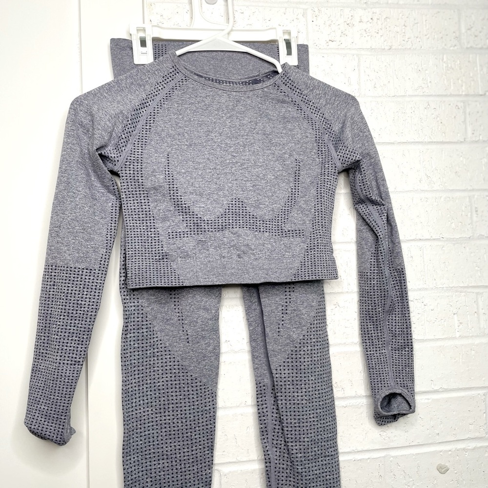comfortable women’s small workout set